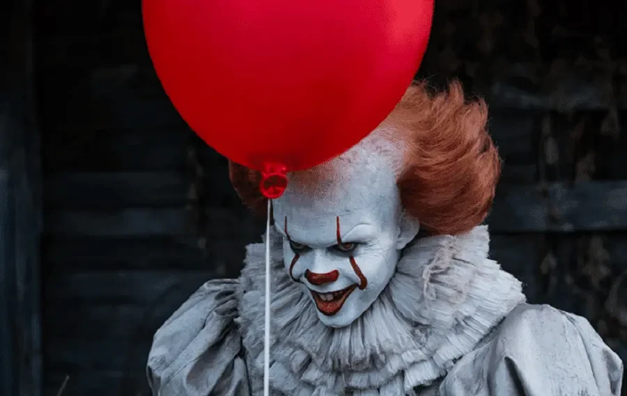 "IT: Welcome to Derry" - Premières Images de la Série Prequel avec Pennywise